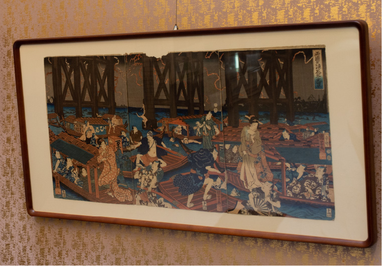 当館に飾られている隅田川の花火大会の浮世絵